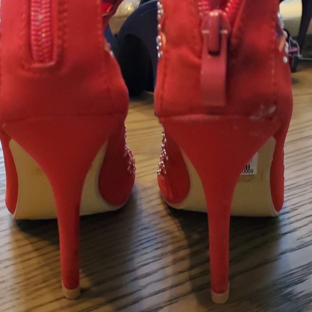 Red pattern heels - Picture 4 of 6